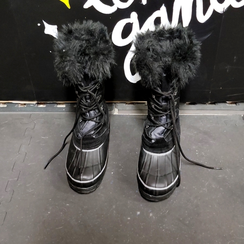 Snow boots